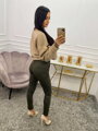 Modny damski sweter w kolorze latte
