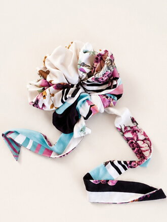 Scrunchie VSB kolorowa gumka do włosów ze wzorem