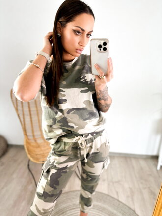 Damska sportowa bluza w kolorze army zielonym