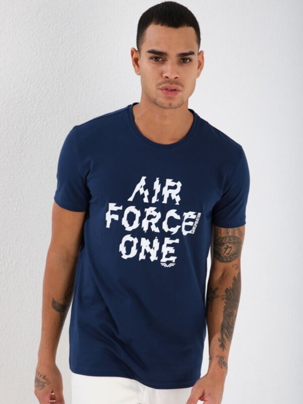 Męskie trendy t-shirt z napisem w ciemnoniebieskim kolorze