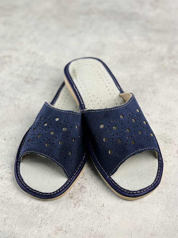 Damskie otwarte kapcie niebieskie z kuleczkami model 76